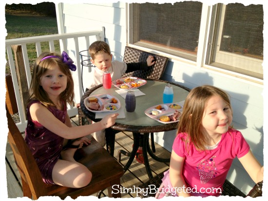 Kids dinner on the porch!